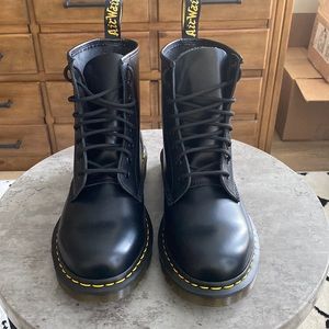 Dr. Martens 1460 Smooth Leather Lace Up (men)